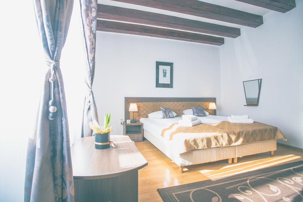 Pension Gallery Brasov Ngoại thất bức ảnh