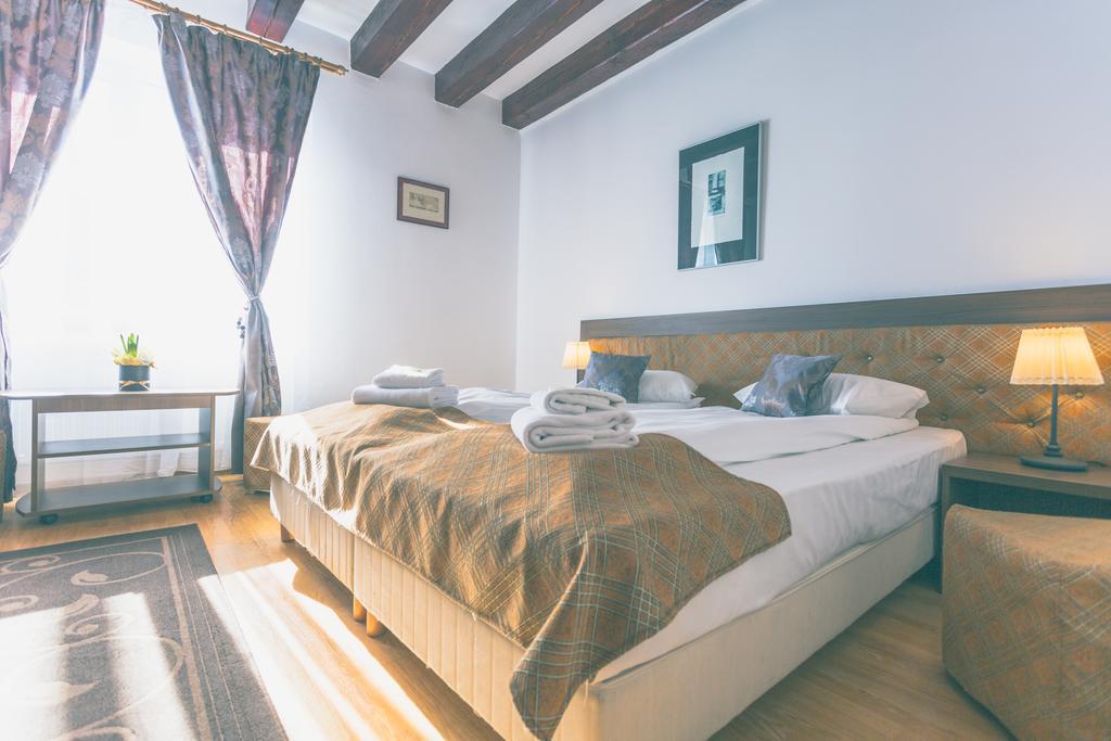 Pension Gallery Brasov Ngoại thất bức ảnh